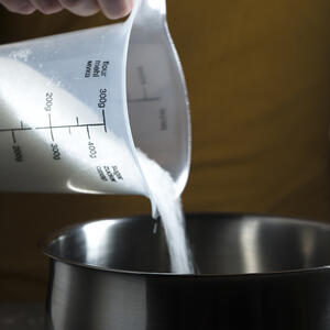 Всыпьте сахар