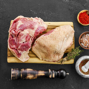 Сырое бедро индейки