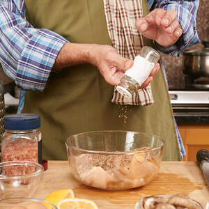 Мариновать мясо