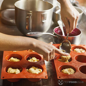 Распределите тесто