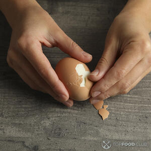 Почистите яйца