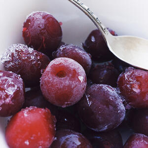 Замороженная вишня