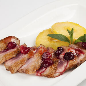 Утка с вишней