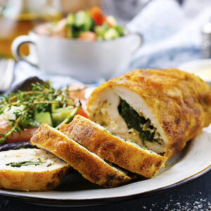 Куриный рулет готов