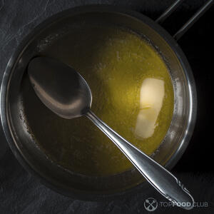 Растопите маргарин