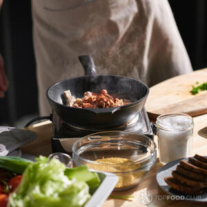 жарим сосиску и корейку