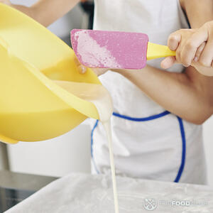 Выливайте тесто