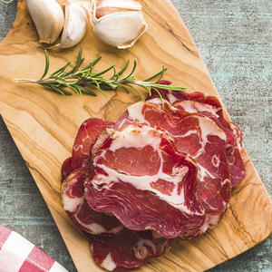 Сыровяленая свинина готова