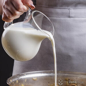 вливаем сливки