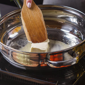 Растапливается сливочное масло