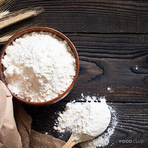 Добавляем столовую ложку муки.