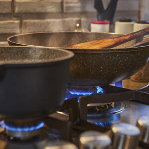 Сковорода на плите