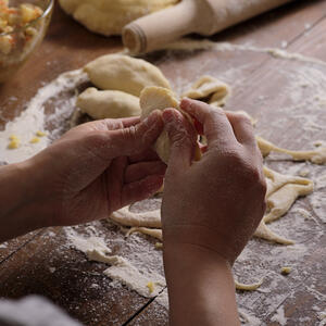 Защепите булочку