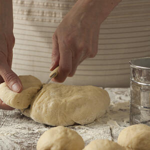 Разделите тесто