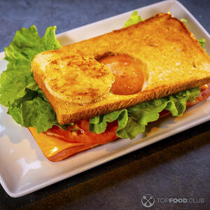 Сэндвич с жареным яйцом