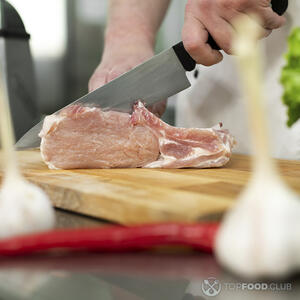 Резать мясо