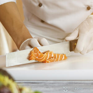 резать рыбу