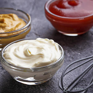 Смешать соусы