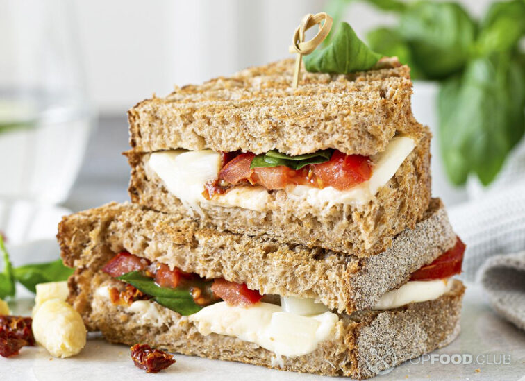 2022-05-06-ok4u6b-sandwich-so-shpinatom-i-mozarella