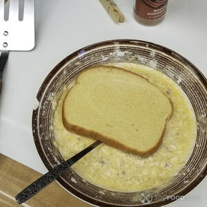 Обмакнуть хлеб