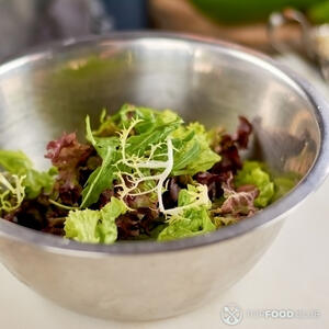 нарезаем салат