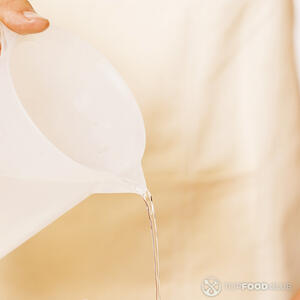 Наливает-воду