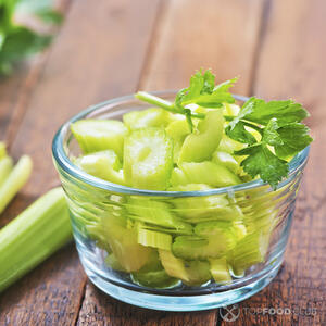 Нарезанный сельдерей