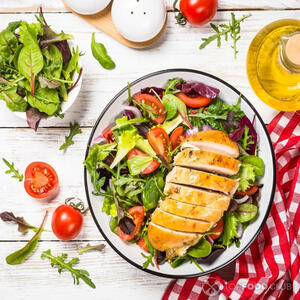 готовая утка с салатом