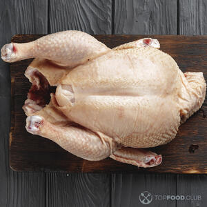Сырая тушка курицы