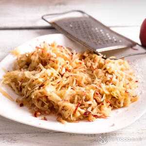 Тертое яблоко.