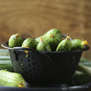 моем огурцы