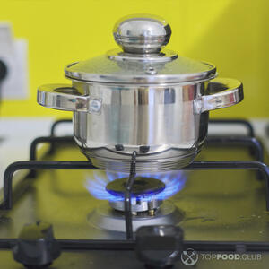 кастрюляна плите