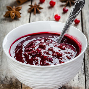 Полить соусом