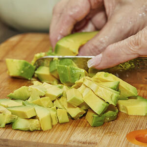 Резать авокадо