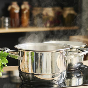 кастрюля на плите