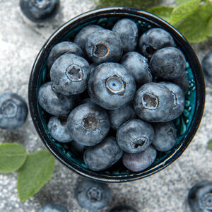 Мыть голубику