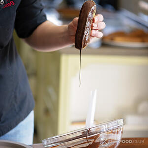 Эклер в шоколаде