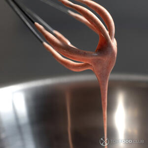 Розовый шоколад