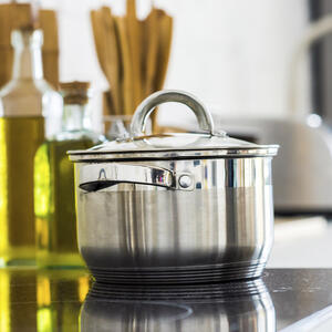 кастрюля на плите