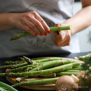 Режем спаржу.