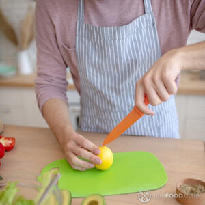 режем лимон