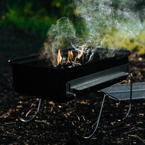 Разжигаем мангал.