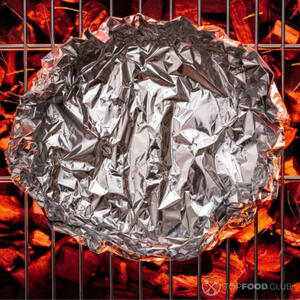 Фольга с фасолью на мангале.