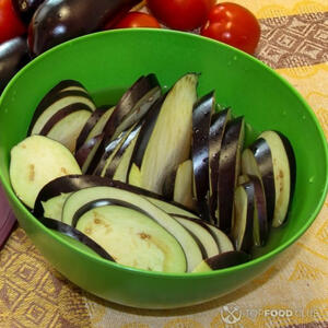 Замачиваем баклажан.