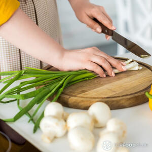 нарезаем лук