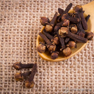 добавляем гвоздику