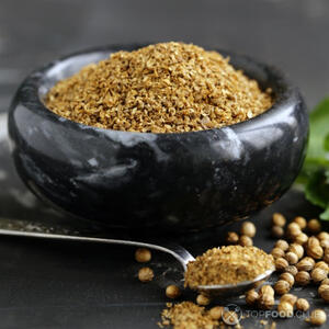 Молотый кориандр.