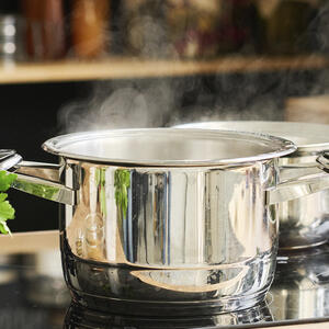 кастрюля на плите