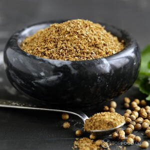 Молотый кориандр.