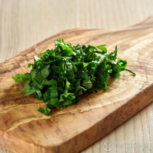 Режем петрушку.